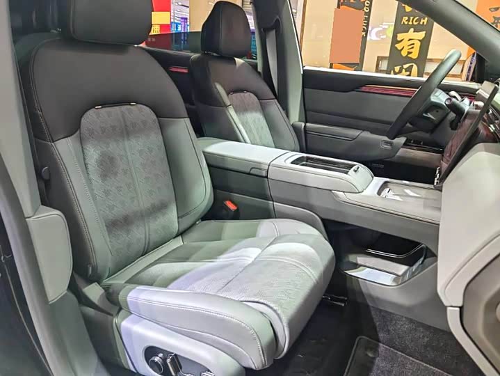 Zeekr 7X 2025 2025款 100kWh 长续航后驱智驾版