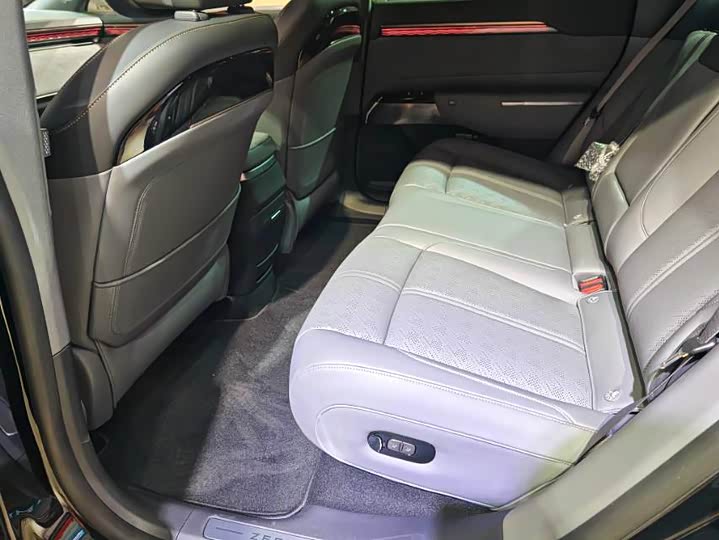 Zeekr 7X 2025 2025款 100kWh 长续航后驱智驾版