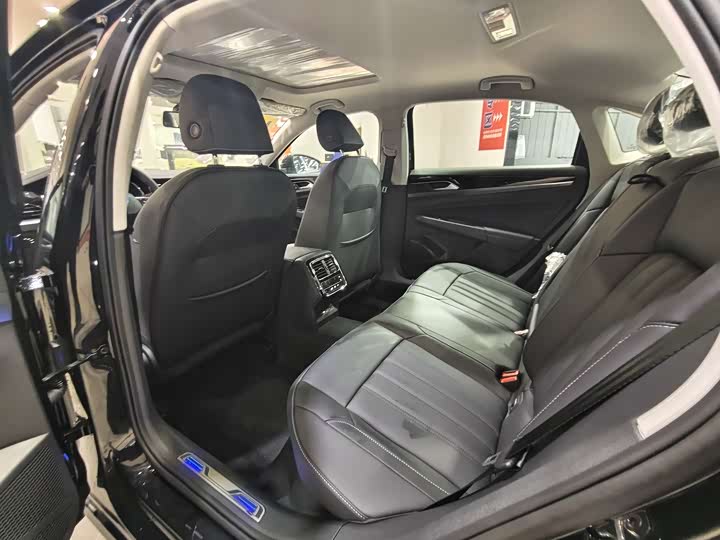 Volkswagen Passat Hybrid 2025 2025款 430PHEV 混动商务版