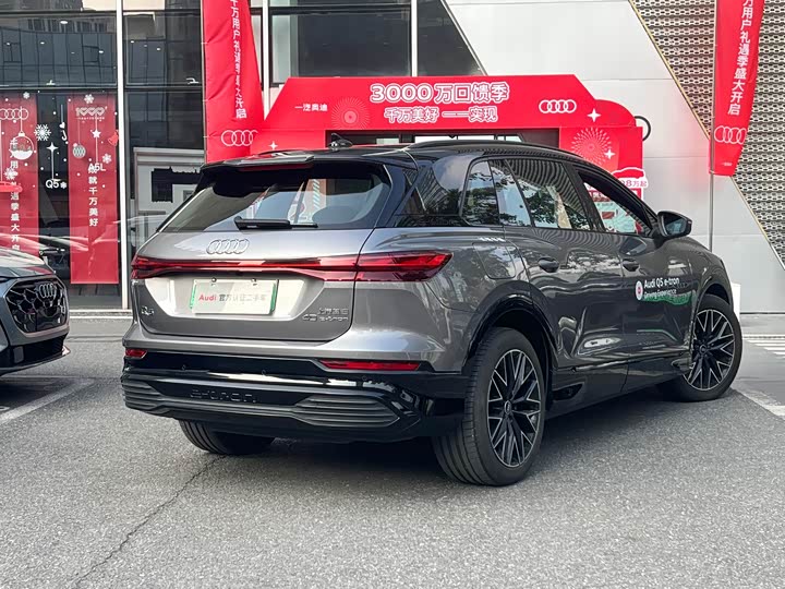 Audi Q5 e-tron 2022 2022款 40 e-tron 星耀型 机甲套装