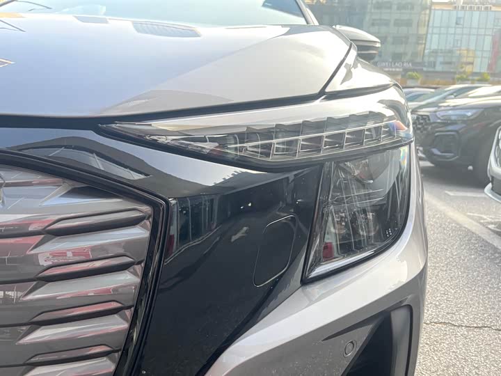 Audi Q5 e-tron 2022 2022款 40 e-tron 星耀型 机甲套装