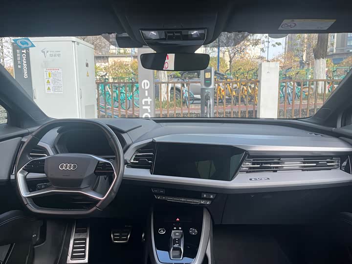Audi Q5 e-tron 2022 2022款 40 e-tron 星耀型 机甲套装