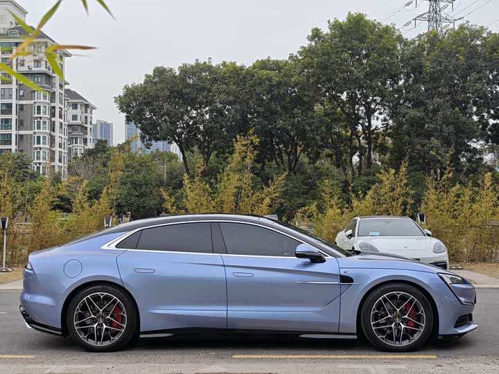 BYD Yangwang U7 2025 2025款 PHEV 四座旗舰版