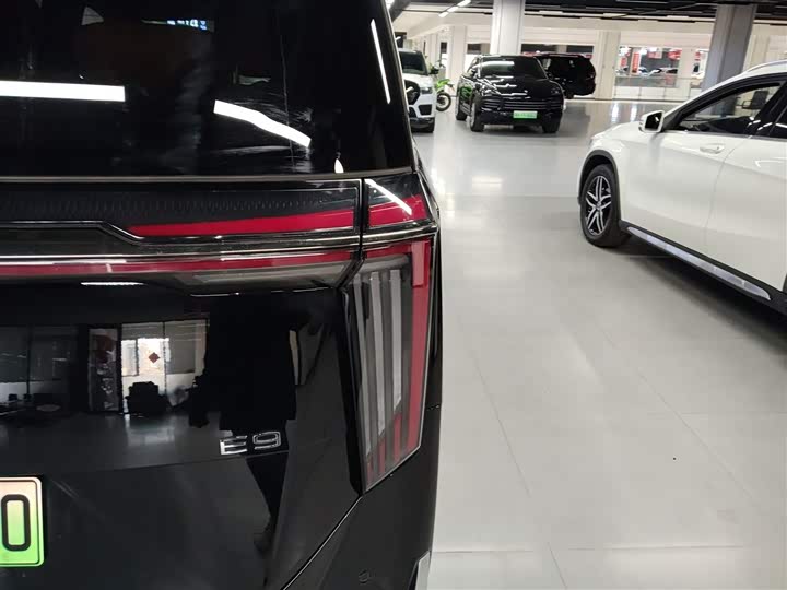 GAC Trumpchi E9 2025 2025款 E9 超级快充 宗师