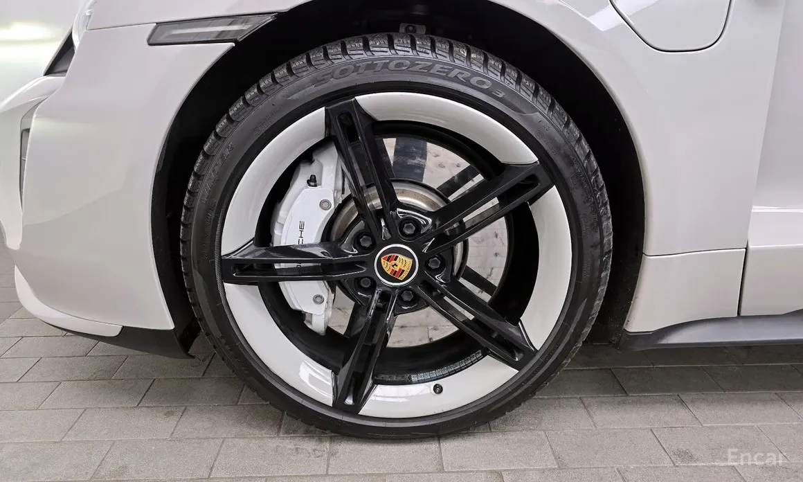 Porsche Taycan 2020 Turbo