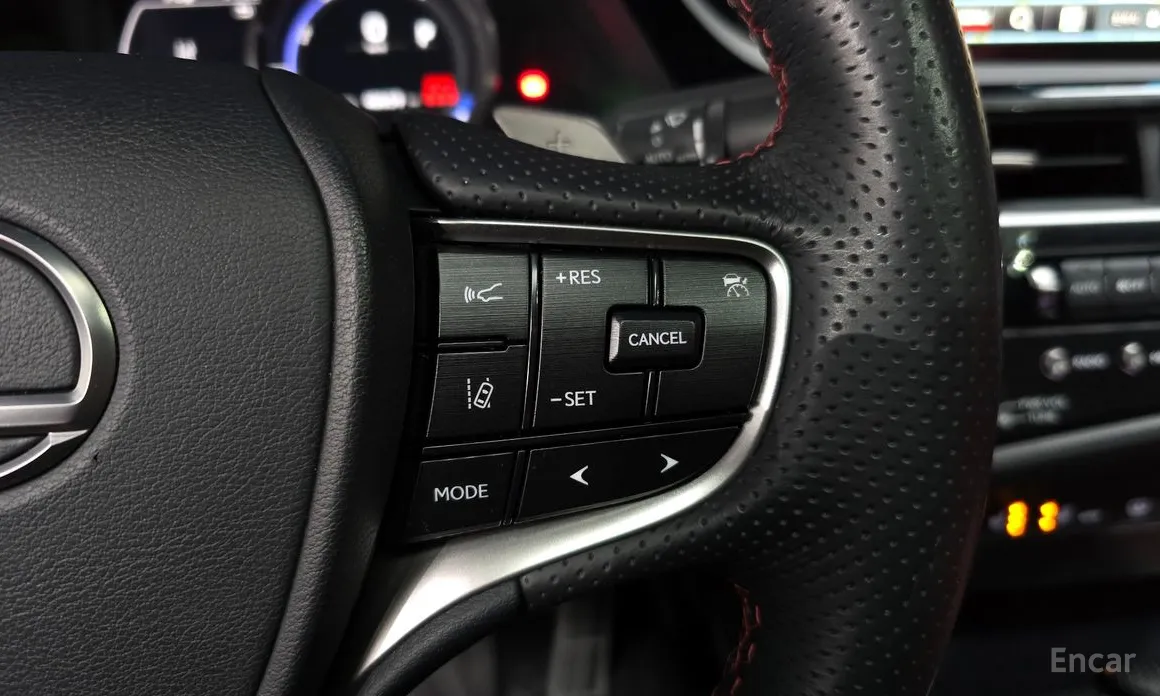 Lexus ES 2018 F-Sport