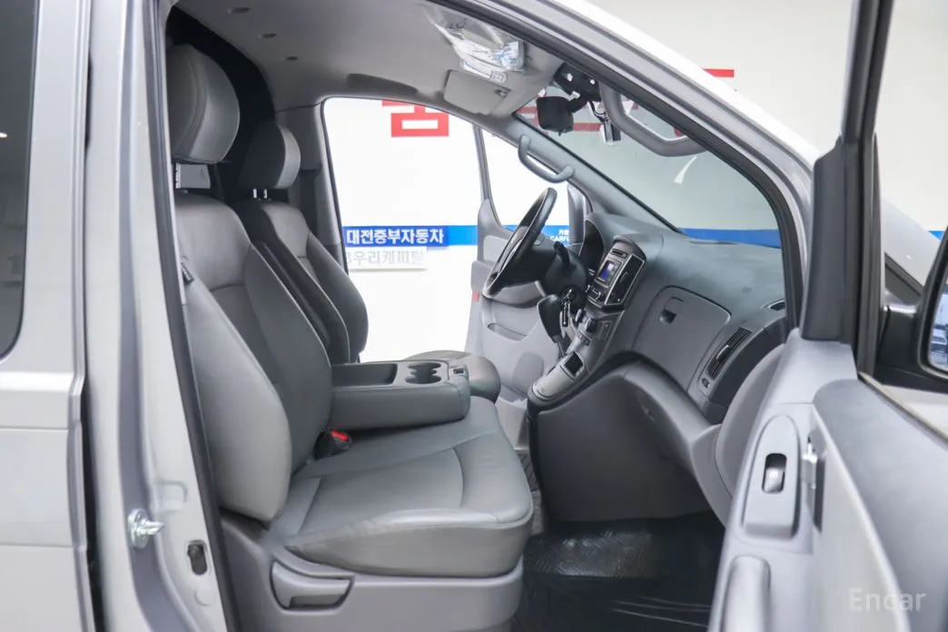 Hyundai Starex 2017 Van 3-Seater