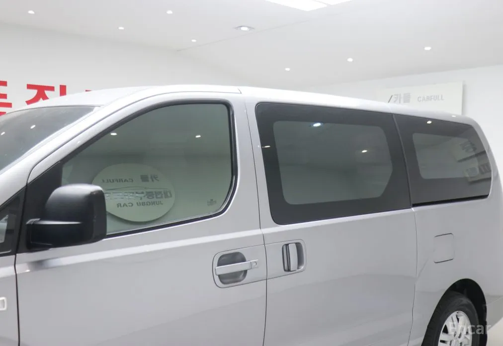 Hyundai Starex 2017 Van 3-Seater