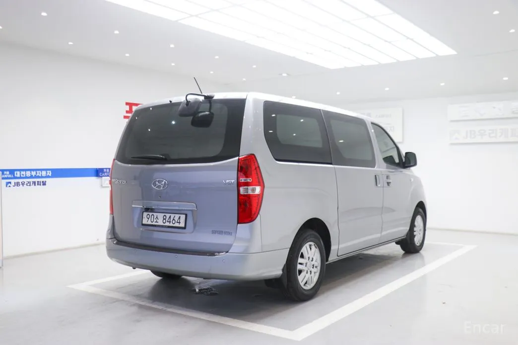 Hyundai Starex 2017 Van 3-Seater