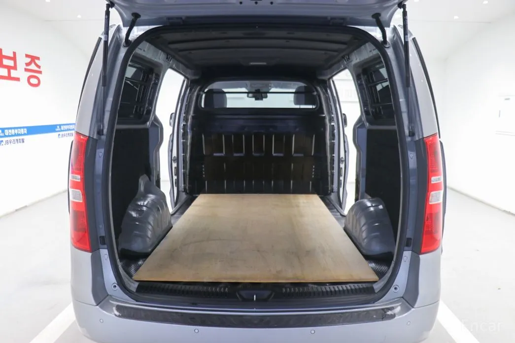 Hyundai Starex 2017 Van 3-Seater