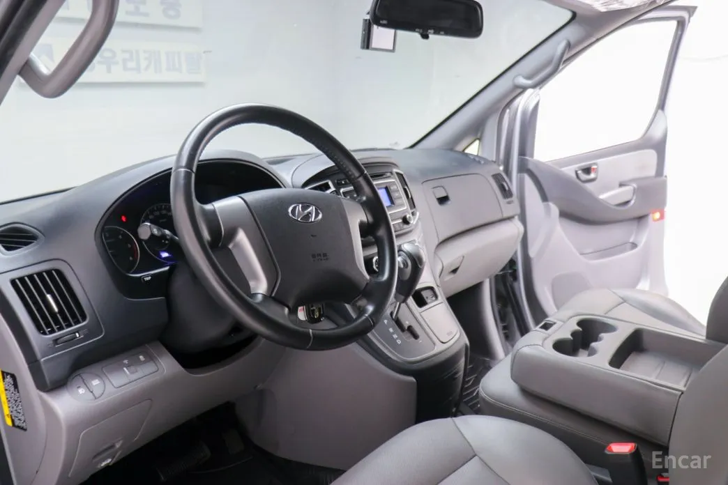 Hyundai Starex 2017 Van 3-Seater