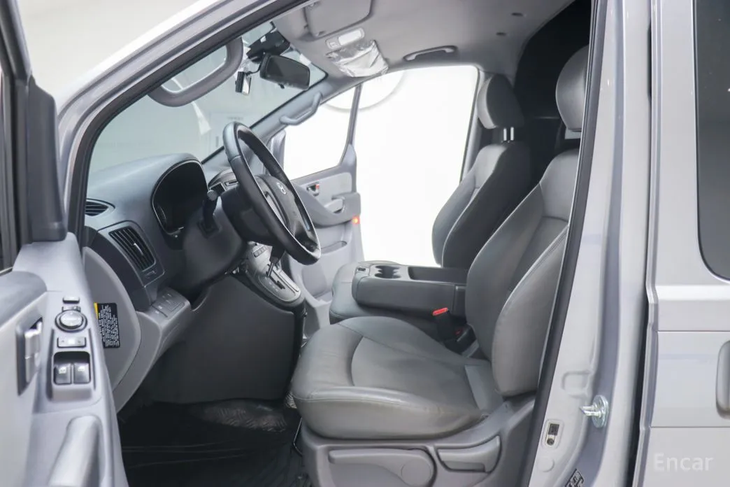 Hyundai Starex 2017 Van 3-Seater