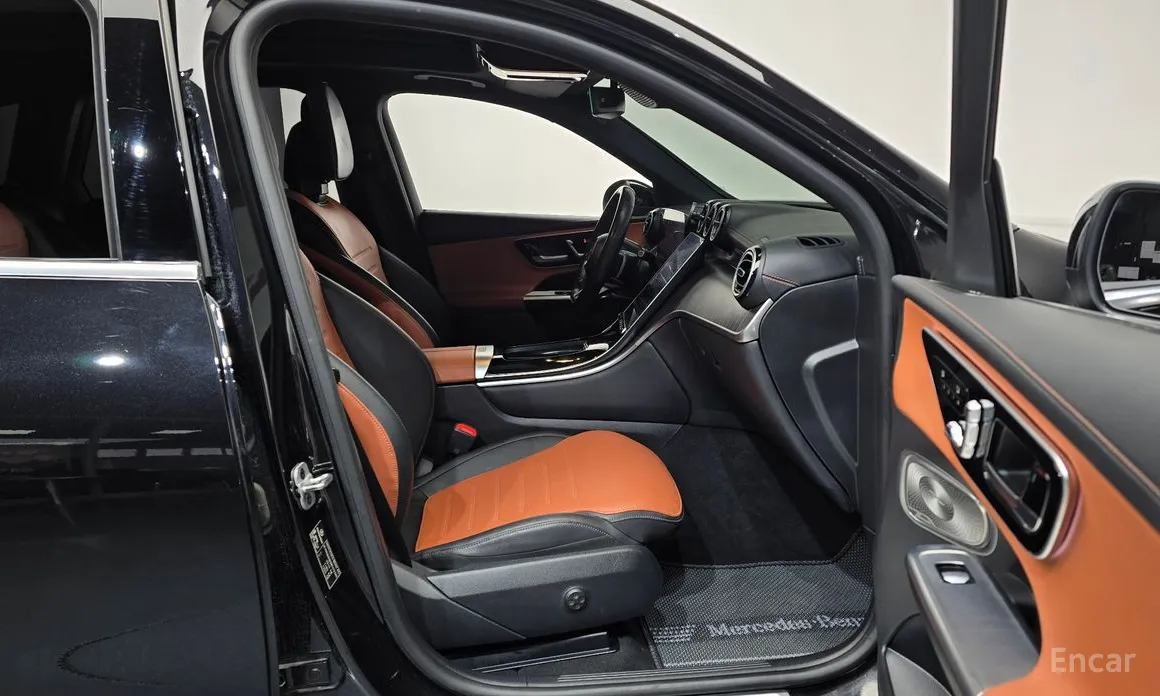 Mercedes-Benz GLC-Class 2023 GLC300 4MATIC AMG Line
