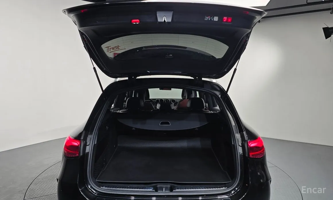 Mercedes-Benz GLC-Class 2023 GLC300 4MATIC AMG Line