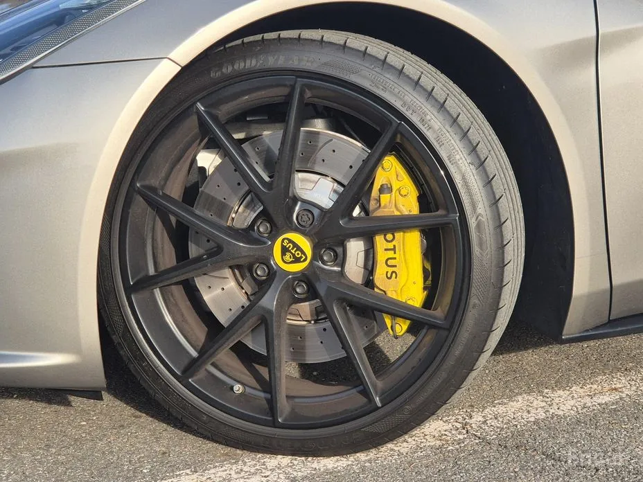 Lotus Emira 2021 3.5