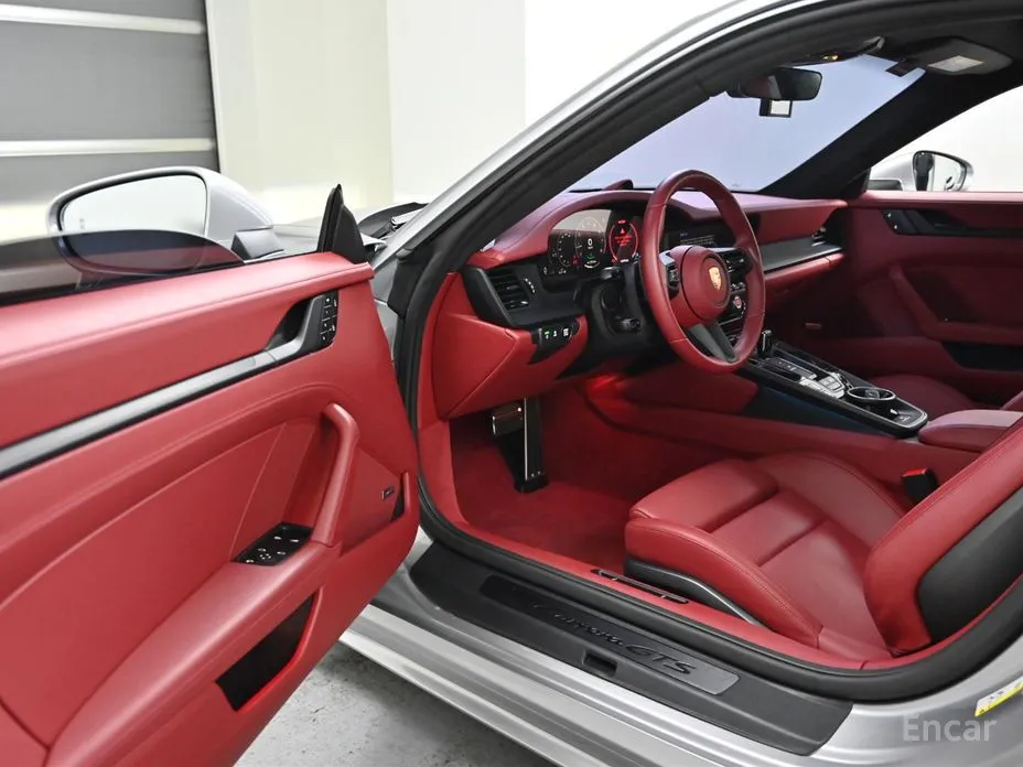 Porsche 911 2019 Carrera GTS