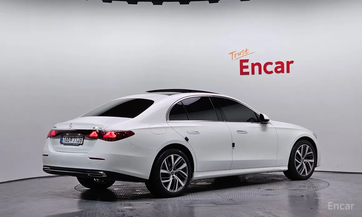 Mercedes-Benz E-Class 2024 E220d 4MATIC Exclusive