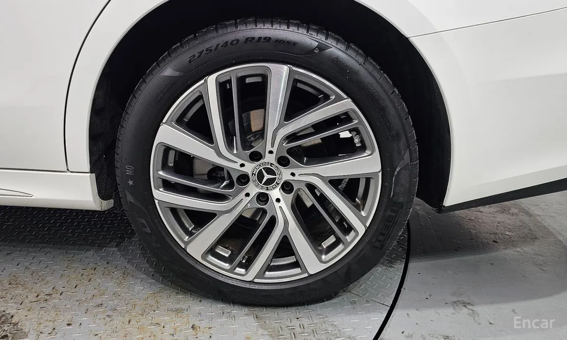 Mercedes-Benz E-Class 2024 E220d 4MATIC Exclusive