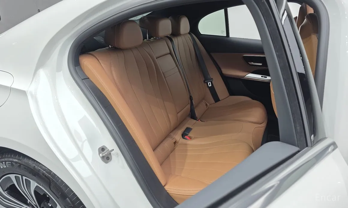 Mercedes-Benz E-Class 2024 E200 Avantgarde