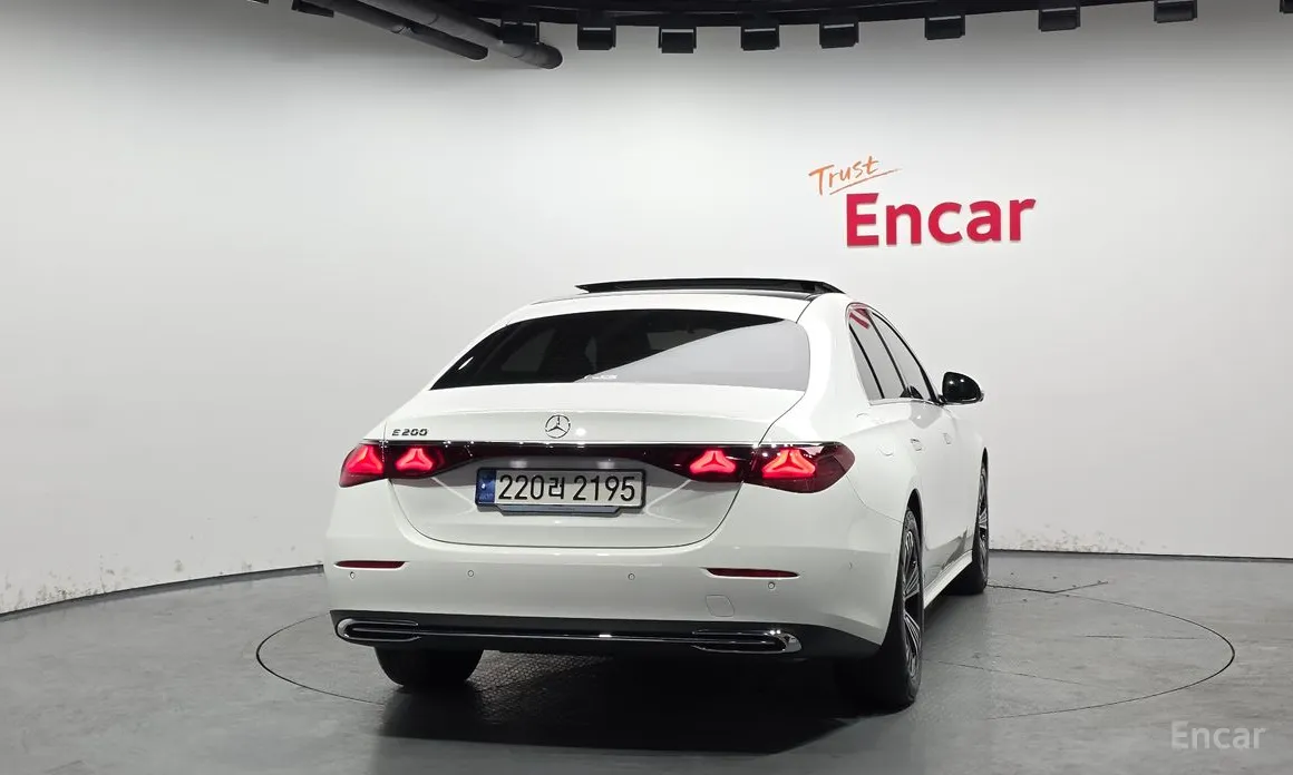 Mercedes-Benz E-Class 2024 E200 Avantgarde