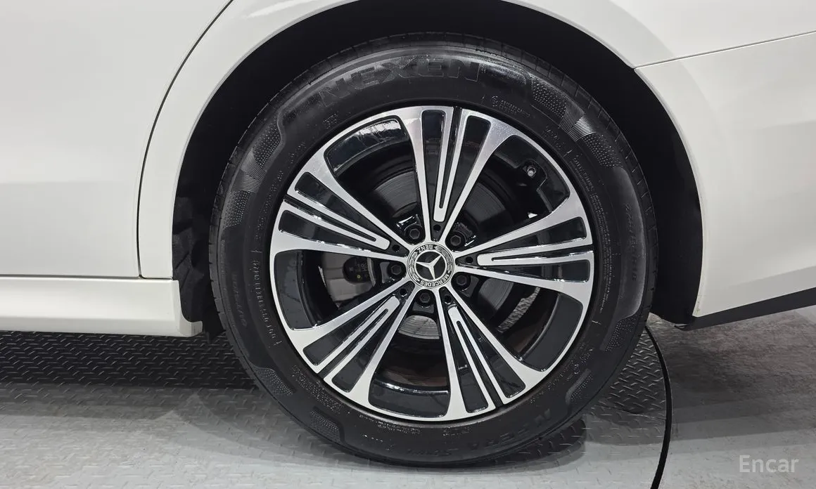 Mercedes-Benz E-Class 2024 E200 Avantgarde