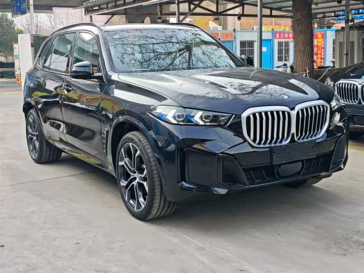 BMW X5 2026 2026款 xDrive 40Li M运动曜夜套装