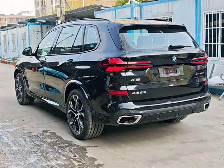BMW X5 2026 2026款 xDrive 40Li M运动曜夜套装