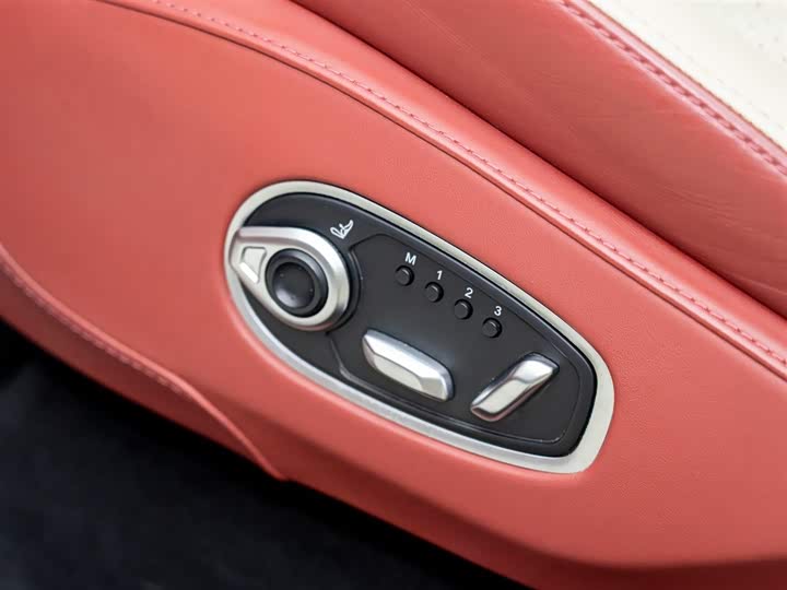 Aston Martin DBX 2023 2023款 3.0T STRAIGHT-SIX