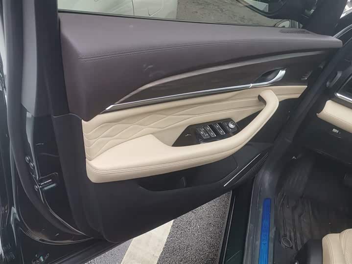 Geely Monjaro 2025 2025款 东方曜 2.0TD 自动四驱望月版