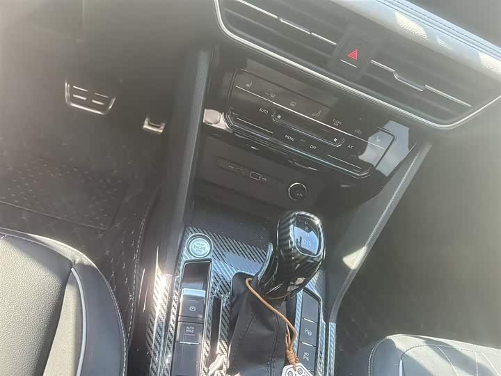 Volkswagen Tiguan L Pro 2025 2025款 出众款 330TSI 自动两驱R-Line龙耀版