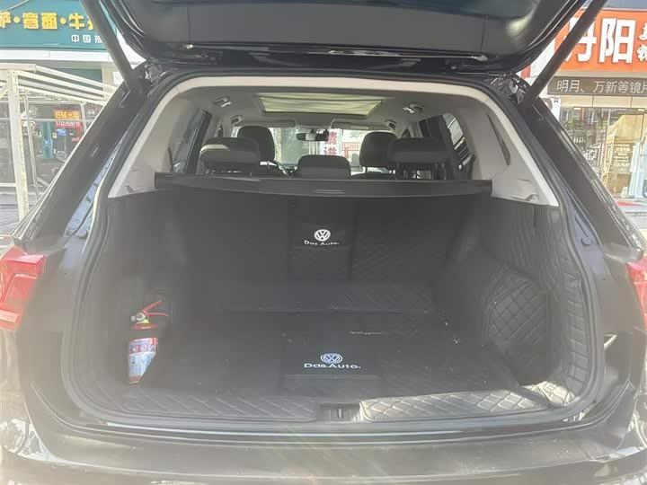 Volkswagen Tiguan L Pro 2025 2025款 出众款 330TSI 自动两驱R-Line龙耀版