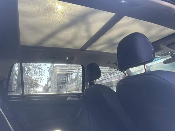 Volkswagen Tiguan L Pro 2025 2025款 出众款 330TSI 自动两驱R-Line龙耀版