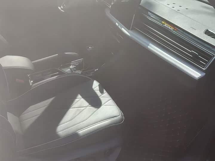 Volkswagen Tiguan L Pro 2025 2025款 出众款 330TSI 自动两驱R-Line龙耀版