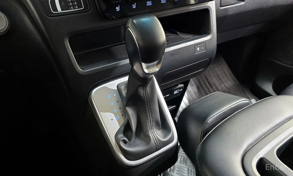 Hyundai Staria 2021 4WD Tourer 9-Seater