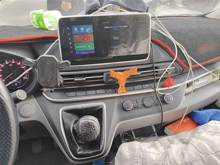 Maxus V90 2024 2024款 智运 2.0T手动后驱加长轴高顶后双胎3座