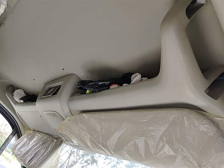 Maxus V90 2024 2024款 智运 2.0T手动后驱加长轴高顶后双胎3座