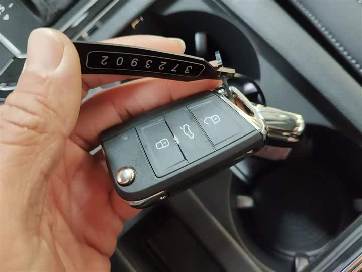 Volkswagen CC 2026 2026款 3000万辆甄选款 330TSI 炫目