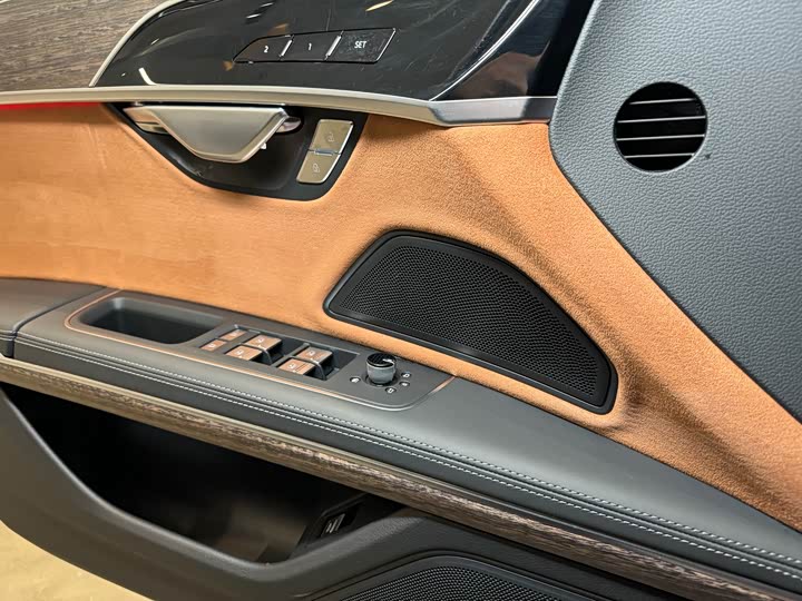 Audi A8 2024 2024款 A8L 55 TFSI quattro 旗舰型