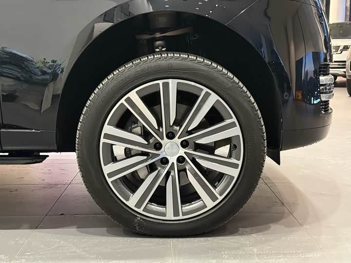 Land Rover Range Rover 2025 2025款 3.0 L6 400PS 创世加长版