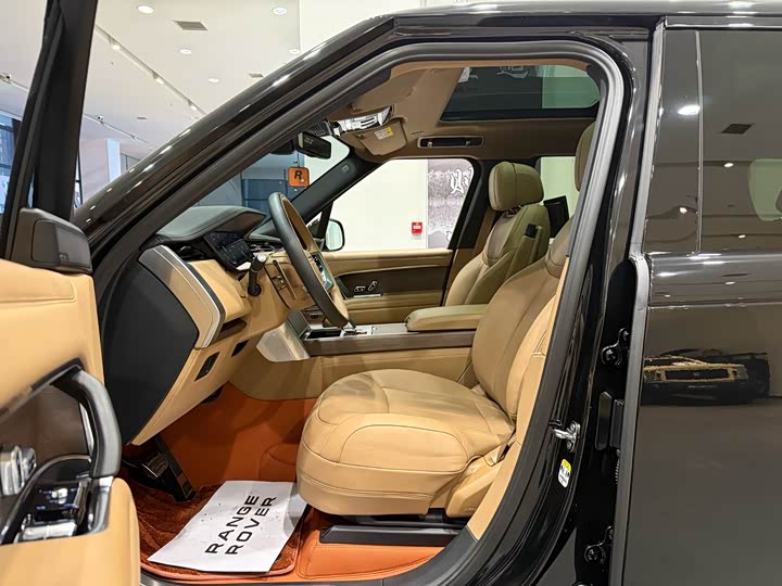Land Rover Range Rover 2025 2025款 3.0 L6 400PS 创世加长版