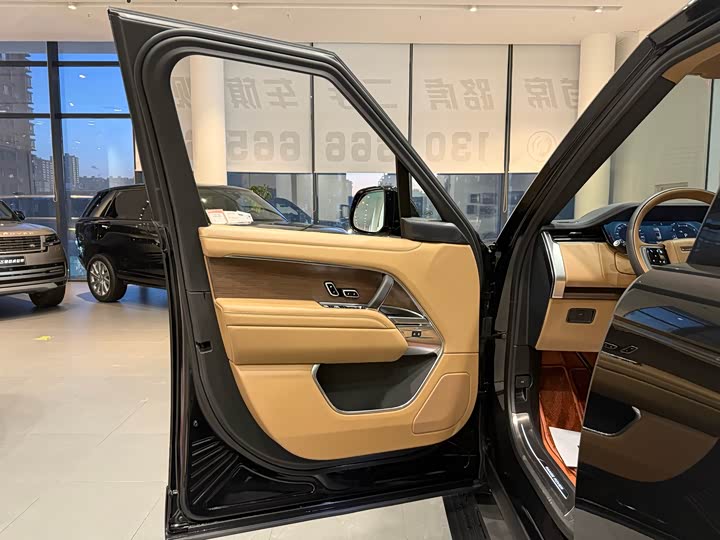 Land Rover Range Rover 2025 2025款 3.0 L6 400PS 创世加长版