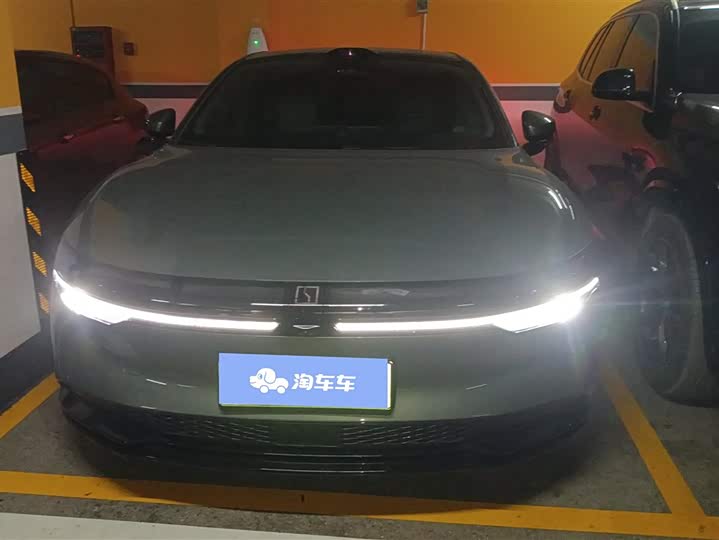 Zeekr 007 2025 2025款 后驱智驾版 75kWh