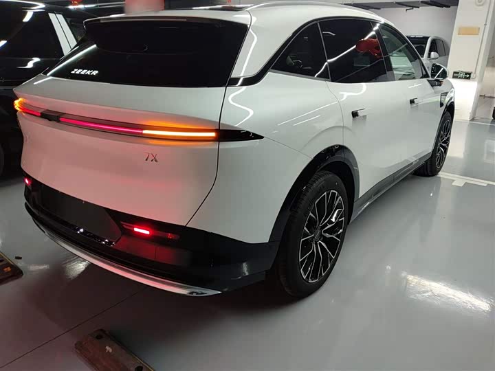 Zeekr 7X 2025 2025款 100kWh 长续航后驱智驾版