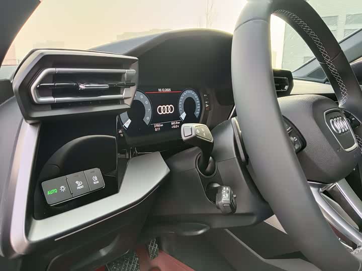 Audi A3 2025 2025款 A3L Limousine 35TFSI 飞驰尊享型