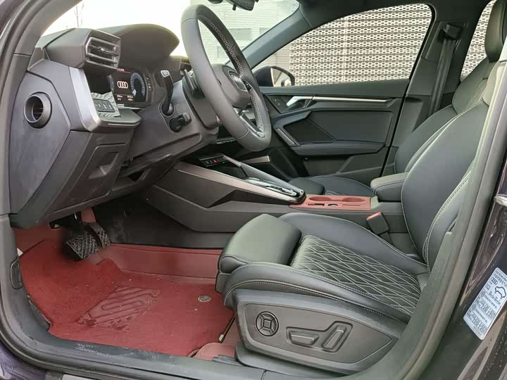 Audi A3 2025 2025款 A3L Limousine 35TFSI 飞驰尊享型