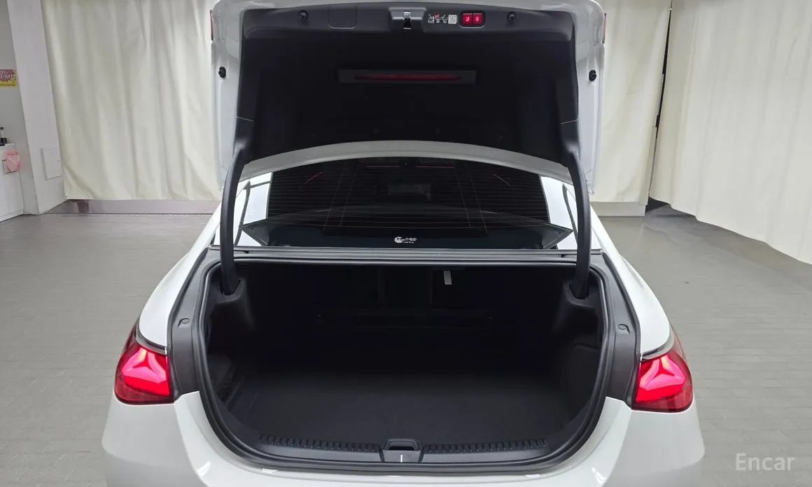 Mercedes-Benz E-Class 2024 E300 4MATIC AMG Line