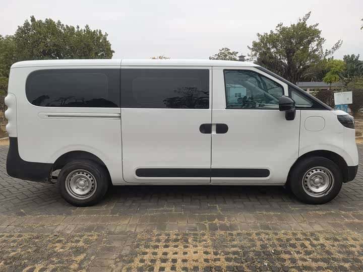 Maxus Dana V1 2025 2025款 V1+短轴低顶 多功能版（42kWh）