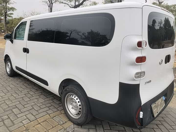 Maxus Dana V1 2025 2025款 V1+短轴低顶 多功能版（42kWh）