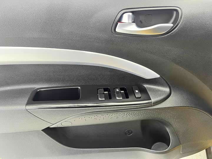 Kia KX1 2021 2021款 1.4L CVT天窗款