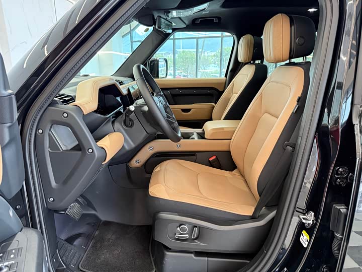 Land Rover Defender 2025 2025款 130 3.0T P400 七座奢享版